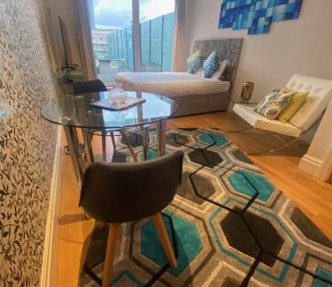 Sands End Apartment | Desirable, Fashionable 2bed Flat in Chelsea