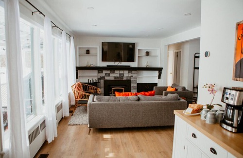 Strong Apartment | Desirable Lakefront 3BR w/Fireplace & Games Room