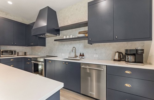 Palmetto Apartment | Desponia's Sanctuary