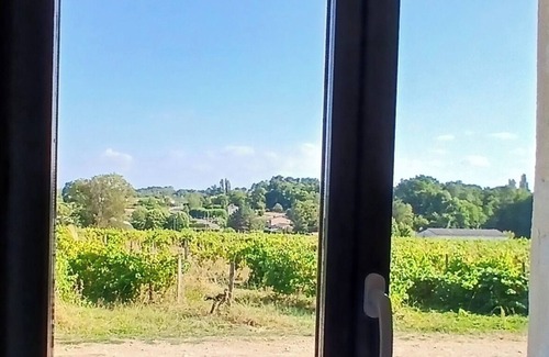 Villegouge House | Detached 2/4 bed stone studio near Saint-Émilion and Bordeaux.