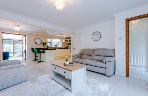 Walkden House | Detached 5 bed property