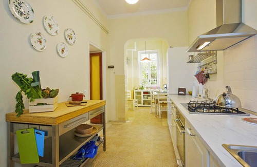 Premeno House | Detached 6½-room house with garden and beautiful lake view
