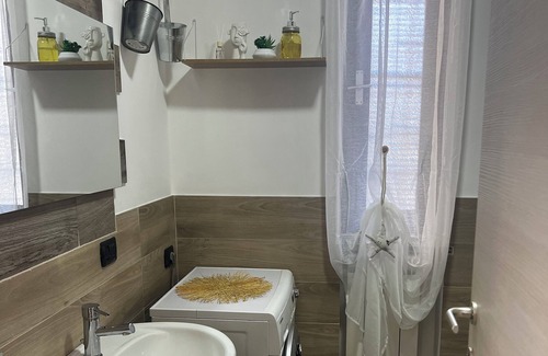 Porto Ceresio Apartment | Detached apartment, one step away from the lake, in the historic center of Porto