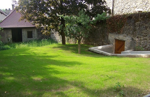Annecy Old Town Apartment | DETACHED APARTMENT IN ANNECY'S HISTORICAL CENTER WITH PRIVATE GARDEN