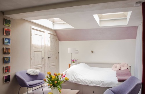 Oranjebuurt Apartment | Detached apartment + parking space next to large park and city center of Groningen