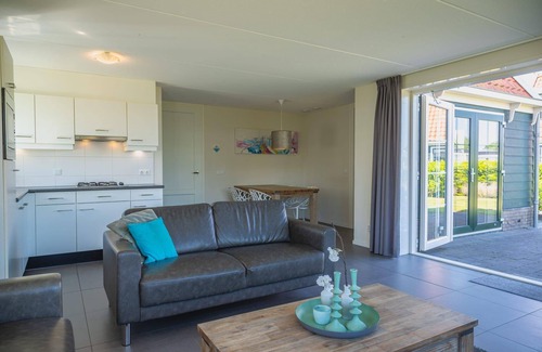 West-Graftdijk House | Detached bungalow with 3 bedrooms, 2 bathrooms and a sauna