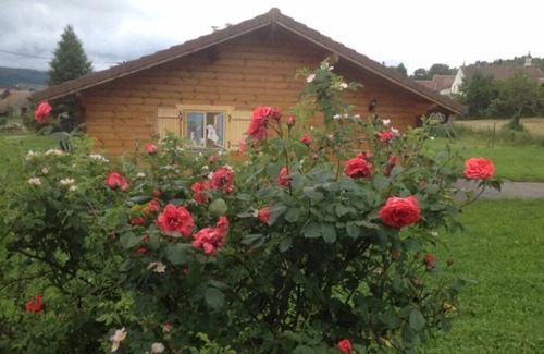 Sirod Ski Chalet | Detached chalet on a farm in the Jura