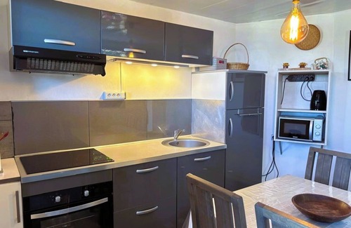 Les Avirons Apartment | detached cottage with sea views and private terraces comfort.