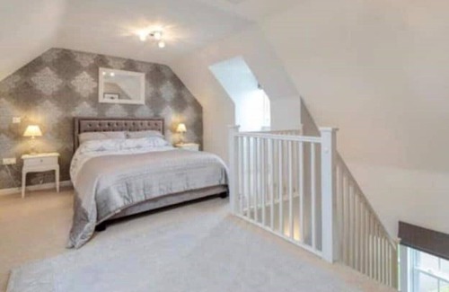 Willian House | Detached Family House With Private Garden