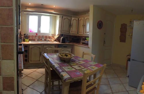 Saumane-de-Vaucluse House | Detached house not overlooked air conditioned with enclosed garden and swimming pool