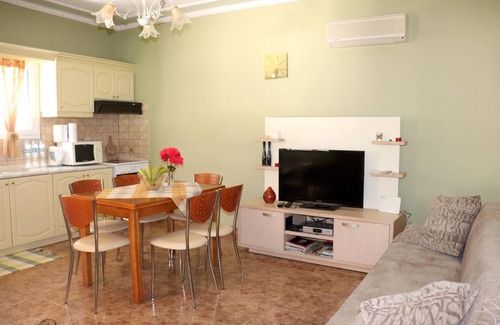 Agios Matthaios House | Detached holiday home at the sea with garden, Wifi | Skidi, Corfu
