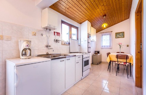 Vinkuran House | Detached holiday home with parking and BBQ