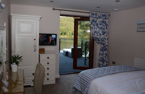 Horton House | Detached House Directly on Rudyard Lake, Staffordshire Moorlands