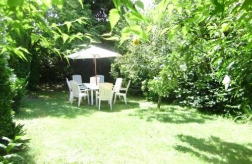 Loures-Barousse House | Detached house with garden sleeps 7