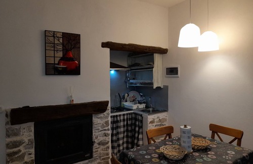 Andagna House | Detached house in Andagna with room with exposed stone CITRA:008035-LT-0019
