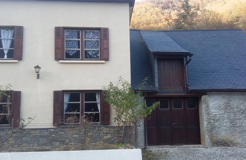 Saint-Lary House | Detached house with private courtyard in the Bellongue valley