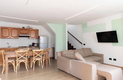 Roncola House | Detached house within walking distance of downtown, newly renovated, with fireplace
