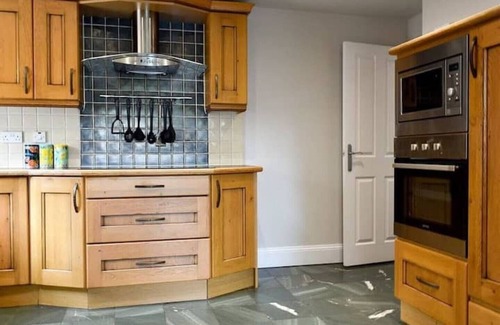 Backbarrow House | Detached lakeland cottage, with private hot tub and leisure facilities, pool