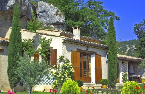 Simiane-la-Rotonde House | Detached Provencal house with private pool!