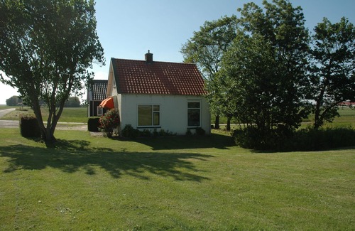 Pingjum House | Detached rural cottage in Friesland