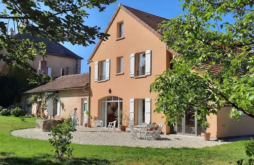 La Roche-en-Brenil House | Detached village house with large enclosed garden