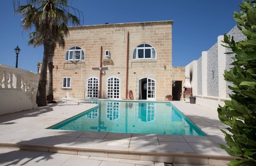 Xaghra Villa | Detached Villa with swimming pool and outdoor Jacuzzi, Fully A/c in Xaghra,Gozo