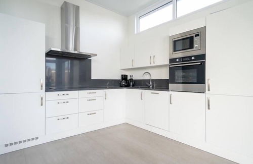 Linden House | Detached waterfront chalet with 4 bedrooms and a terrace