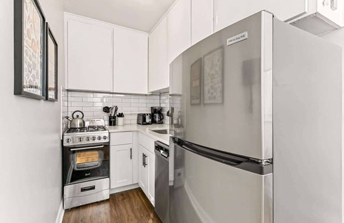 City Park Apartment | Detroit by Modern Midstay/On City Park! #T26