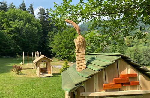 Zupkov Ski Chalet | Detská Chata Župkov - Cozy Cottage Retreat near the Forest