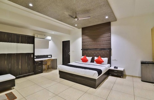Nadiad Hotel | Dev Motel & Banquet