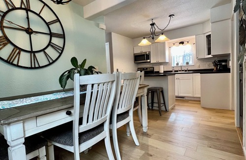 Baraboo House | Devil's Lake Cottage - Family Friendly a block from State Park Entrance! Skiing