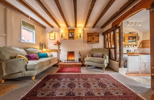 Lavenham Cottage | Devine wooden beamed cottage in the heart of England’s best preserved medieval village - Weavers Cot