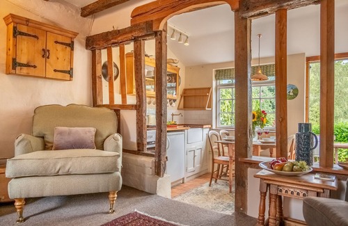 Lavenham Cottage | Devine wooden beamed cottage in the heart of England’s best preserved medieval village - Weavers Cot