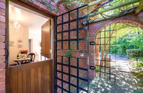 Koelenhof House | Devon Castle Orchard Cottage