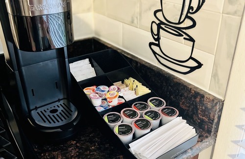 South Side House | Dew Drop Inn ~ 2 Bed 2 Bath Townhouse with Parking and Outdoor Seating!