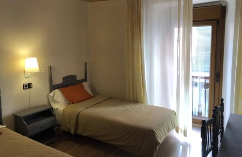 Puigcerda Bed & Breakfast | Di Verena - Two people (single beds) and private bathroom nr 28