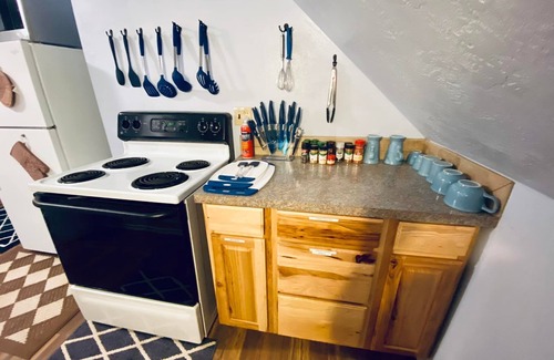 Lawton Apartment | Diamond Apartment with GYM - 2 miles to Fort Sill & 1/2 mile to downtown!