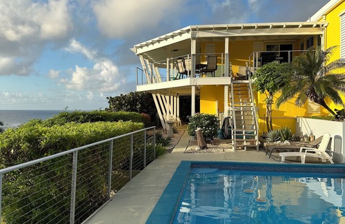 Slob Villa | Diamond in Paradise-Hear the waves, feel the breezes from this 3 bedroom villa!