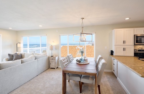Lincoln City Condo | Diamond in the Reef - Chic Third Floor Suite