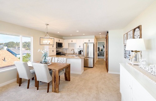 Lincoln City Condo | Diamond in the Reef - Chic Third Floor Suite