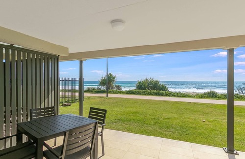 Tugun Apartment | Diamond Place 1 - Absolute Beachfront