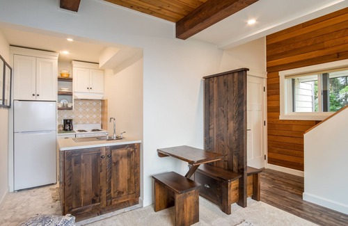 Courtenay House | Dicky Bird Mount Washington Village