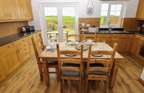 Penycwm Cottage | DILL COTTAGE, pet friendly, country holiday cottage in Newgale
