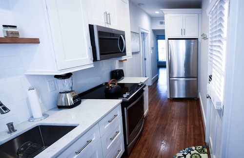 Dilworth Condo | DilworthDigs, a groovy little place!
