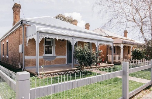 Orange Cottage | Dimby Cottage - Beautifully Restored Heritage Home