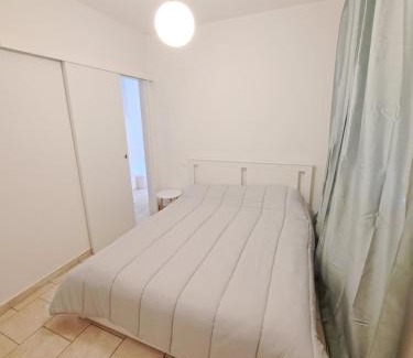 Magreglio Apartment | Dinky's apartment with a balcony overlooking the woods