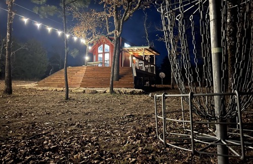 Rattan Cabin | Dinosaur Valley Disc Golf Course Cabin 1