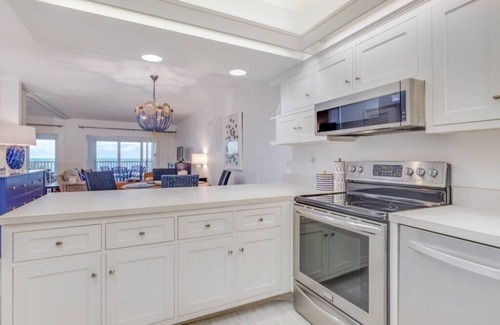 Sanibel Condo | Direct Gulf Front Views ! Amazing Views !