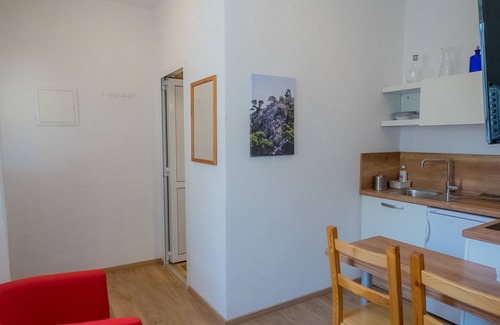 Bilice House | Directly on the water, with BOATSANLEGER! 3 separate apartments! Ideal for 6-8 pers.