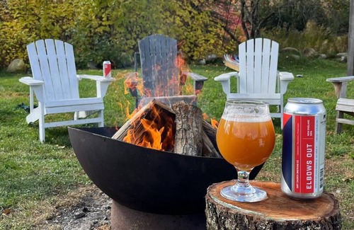 East Haven House | ‘Dirt Church’ Brewery charming church, pet-friendly! Close to biking & skiing!